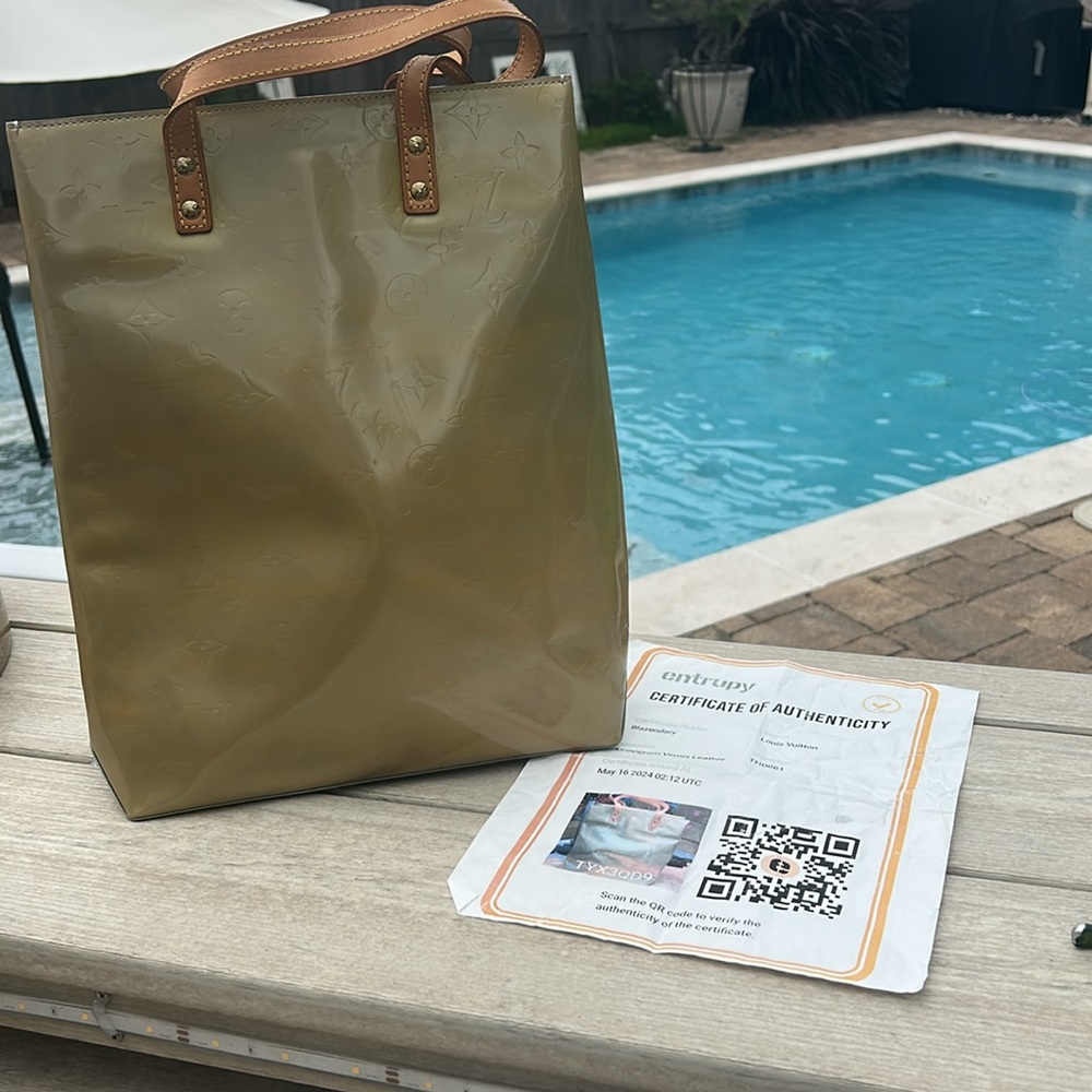Louis Vuitton W/COA Reade MM